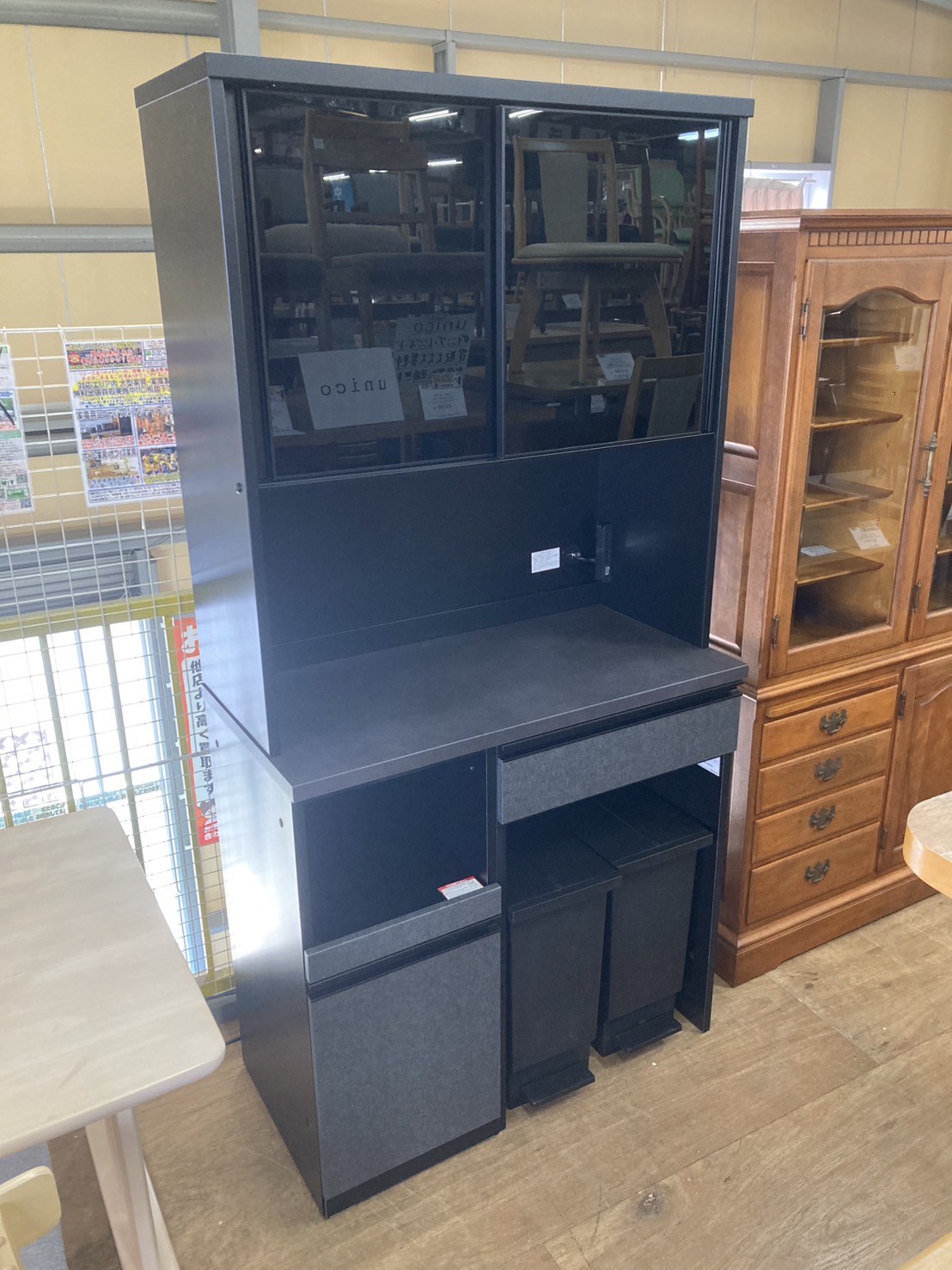 流山市で出張買取したニトリ製キッチンボード「リガーレ」の黒色モデル