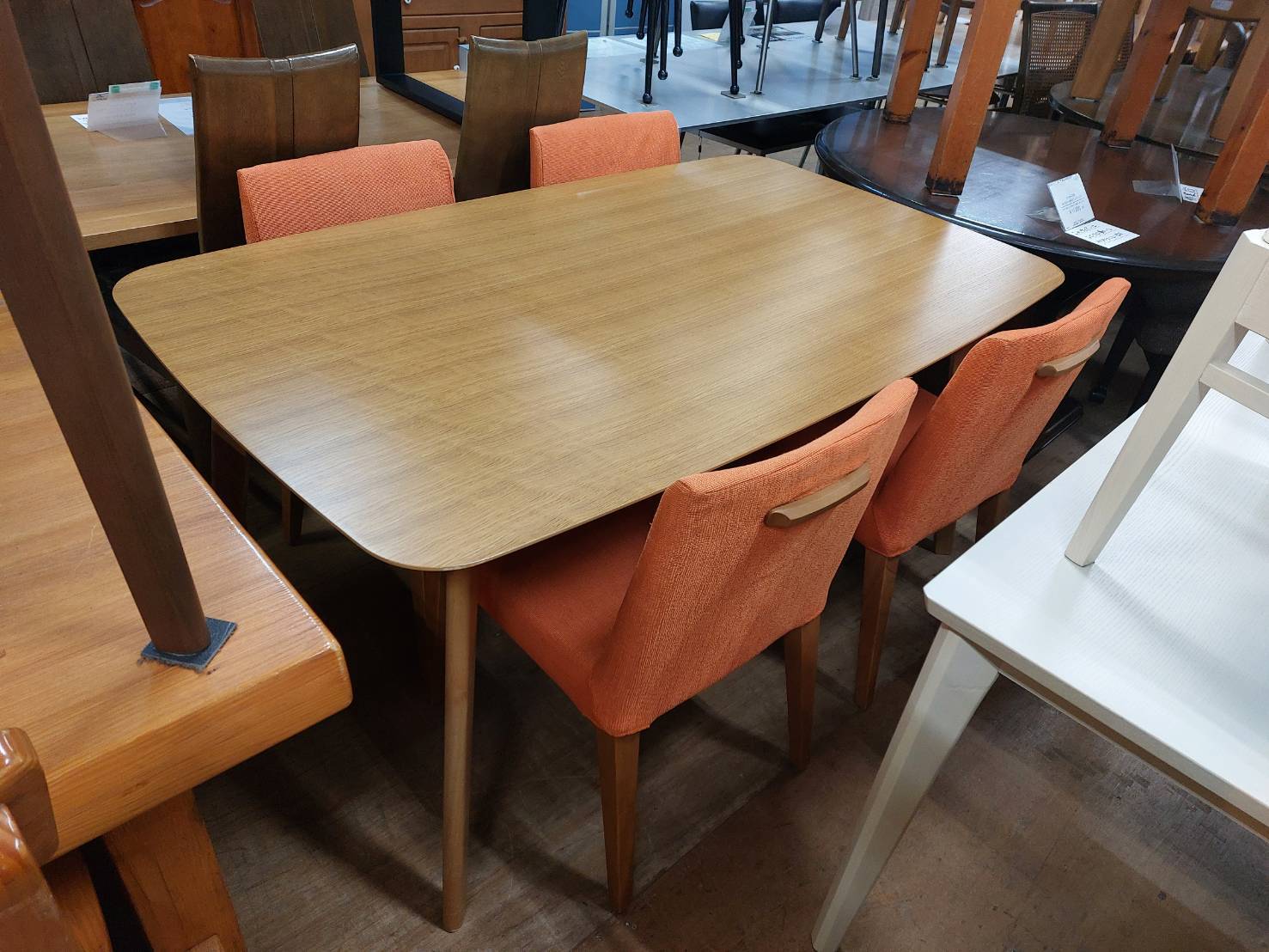 暮らしを彩る温もり｜飛騨家具のステルスチェアセットが入荷！｜北欧 