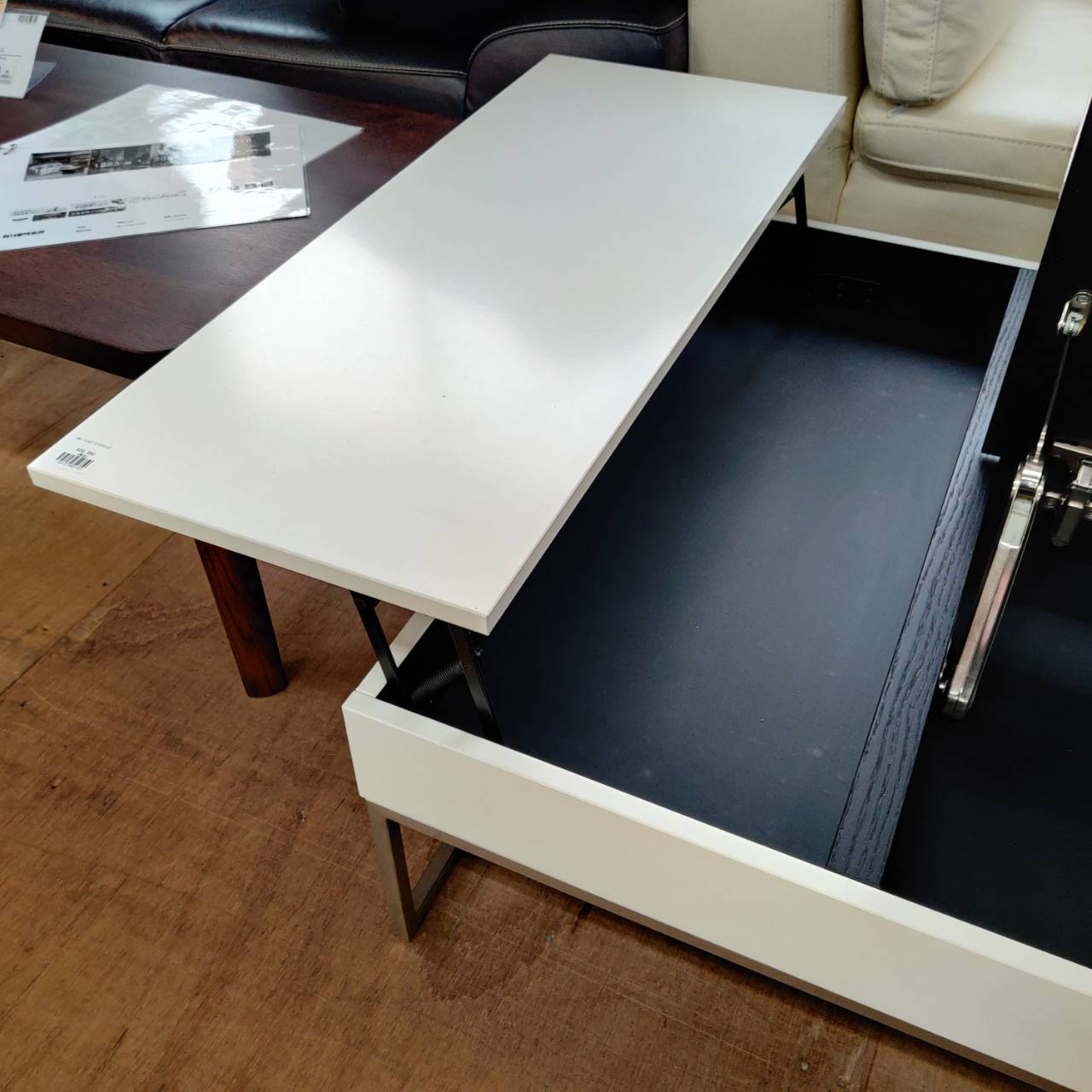 都会的な暮らしに寄り添う｜BoConceptのChivaフラップ式テーブルが入荷 