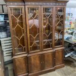 柏市花野井にて米最高級家具ヒッコリーチェアの豪華照明付大型飾り棚を出張買取にて買取させて頂きました【愛品倶楽部柏店】