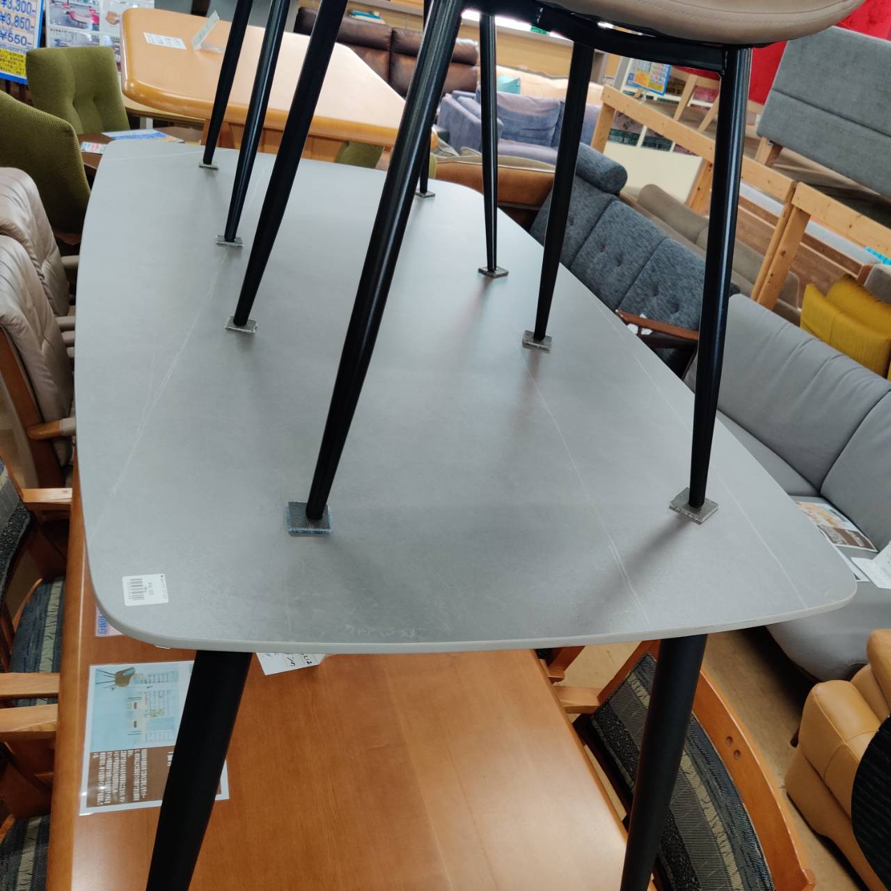 tac INTERIORのセラミック天板ダイニングセットが入荷！｜モダン 