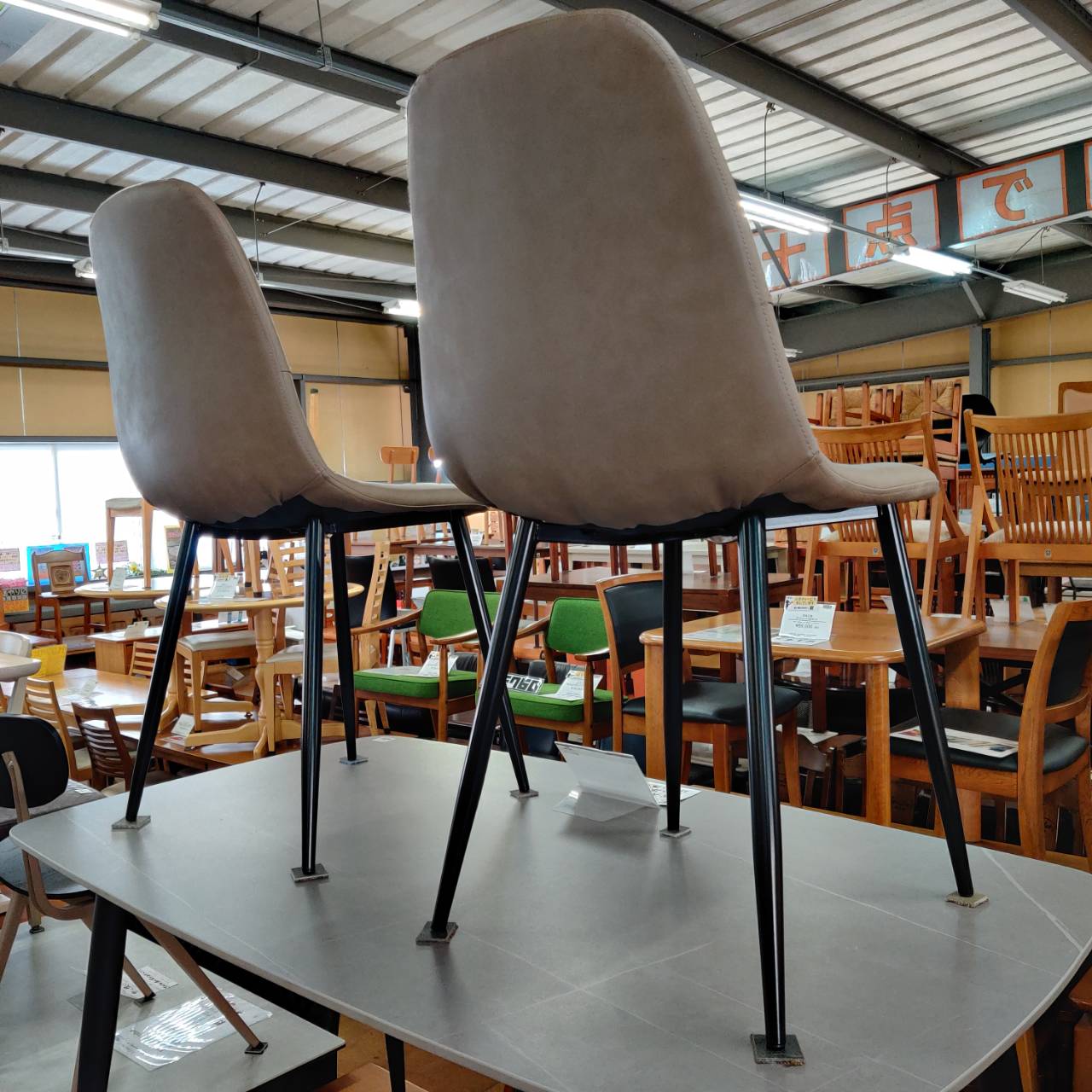 tac INTERIORのセラミック天板ダイニングセットが入荷！｜モダン 