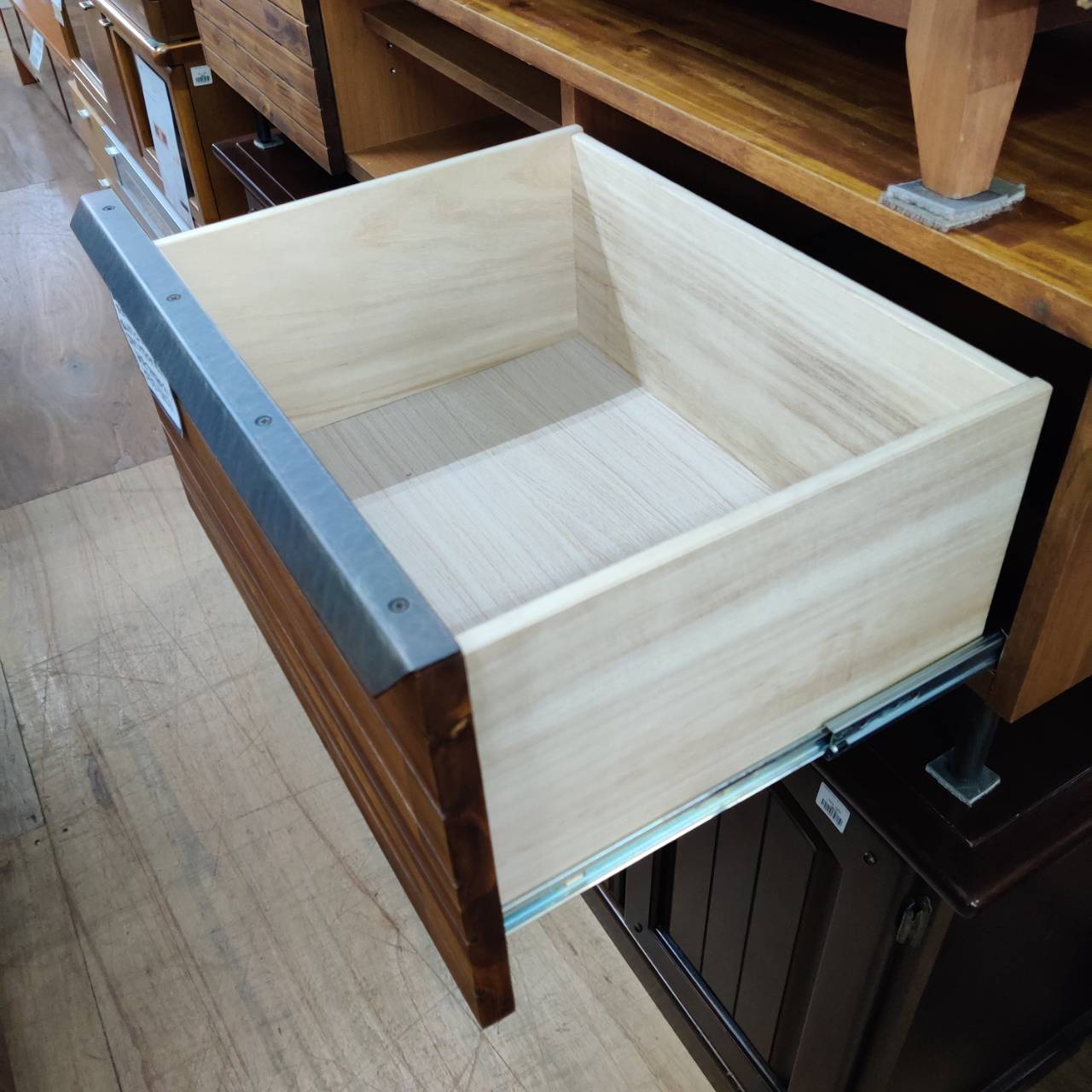 海風を感じるリビングへ｜unicoのSWELLAテレビボードが入荷！｜西海岸 