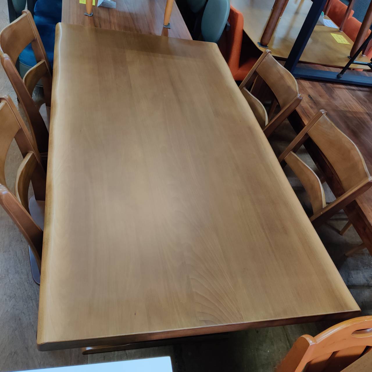 木の息吹を感じる暮らし｜イバタインテリアの一枚板風ダイニングセット 