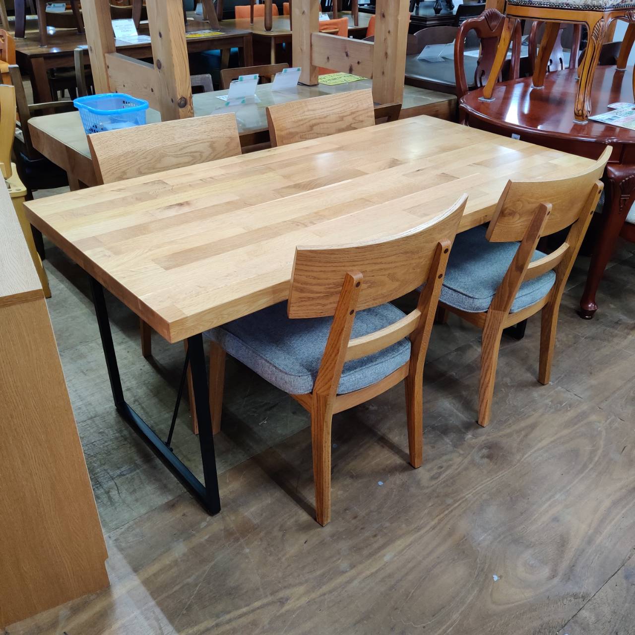 木の温もりとスチールの融合｜アイアン脚ダイニング5点セットが入荷 