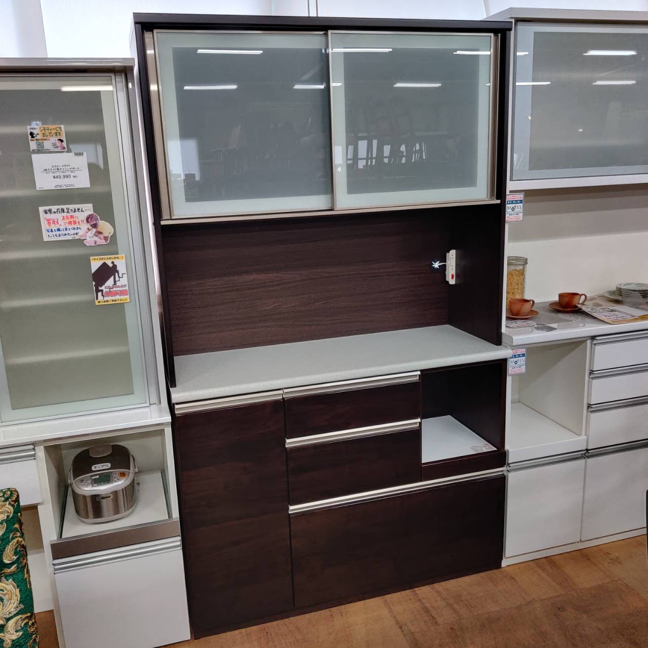 洗練された大人のキッチンへ｜ニトリのアルミナ2キッチンボードが入荷 