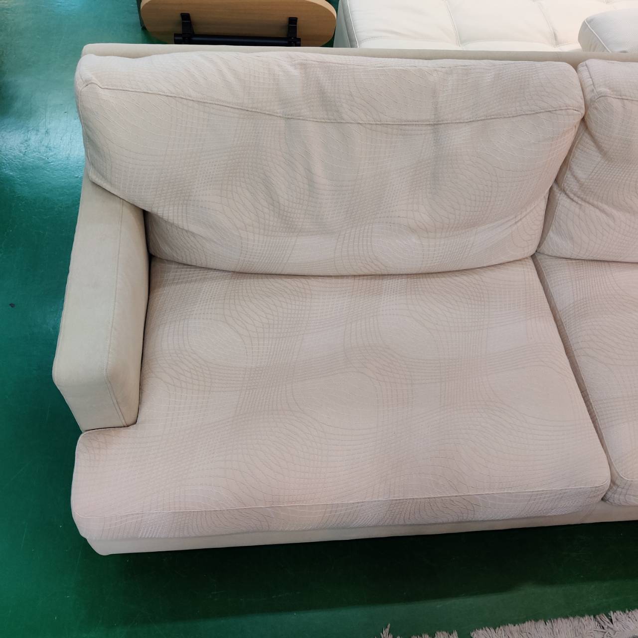 贅沢な寛ぎ時間を演出｜日本フクラのラコンテワイドソファが入荷 