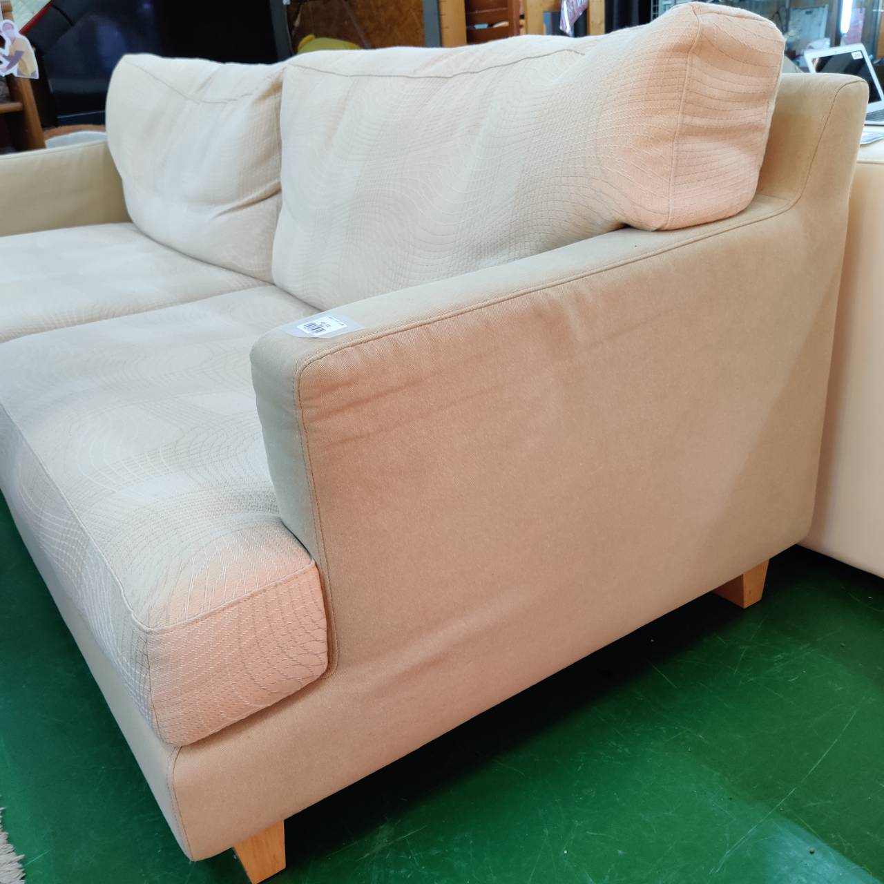 贅沢な寛ぎ時間を演出｜日本フクラのラコンテワイドソファが入荷 