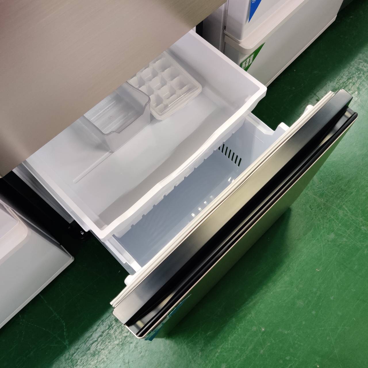 日立 HITACHI 265L 3ドア 22年製 冷蔵庫 R-27SV まんなか野菜室 が入荷 