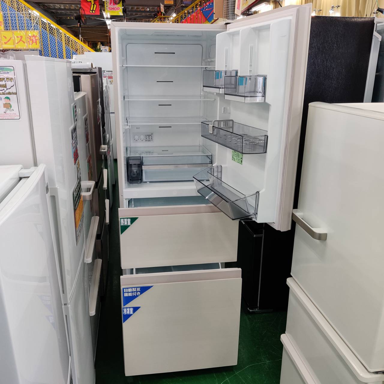 東芝 TOSHIBA 356L 25年製 3ドア冷凍冷蔵庫 GR-W36SV 野菜室真ん中 が 
