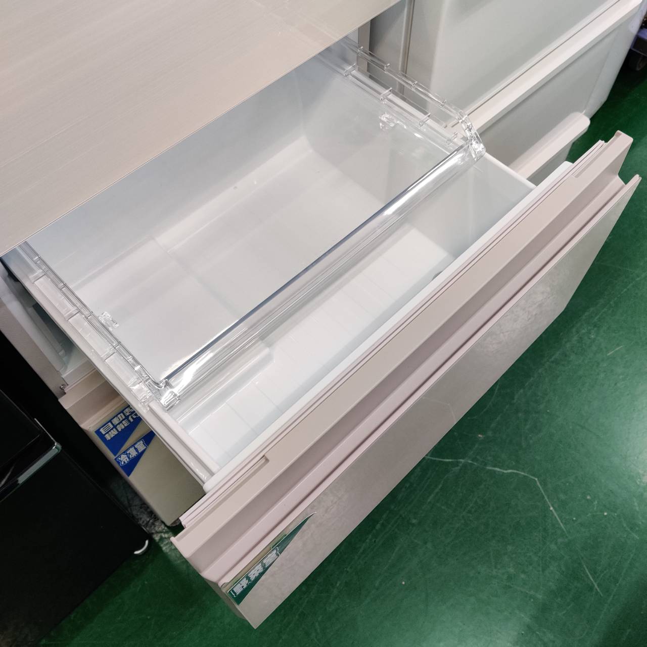東芝 TOSHIBA 356L 25年製 3ドア冷凍冷蔵庫 GR-W36SV 野菜室真ん中 が 