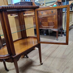 Festo（フェスト）-ガラスチップジュエリーキャビネット-キャスター付-イタリア製クラシック家具-リユース-柏-愛品倶楽部