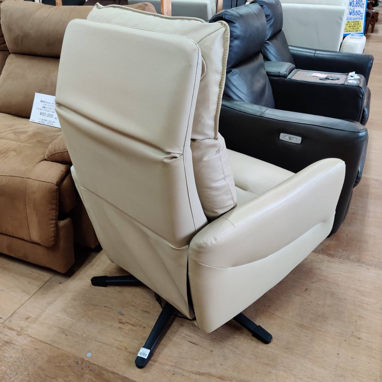至福のプライベートタイム｜ニトリの本革電動リクライニングパーソナル 