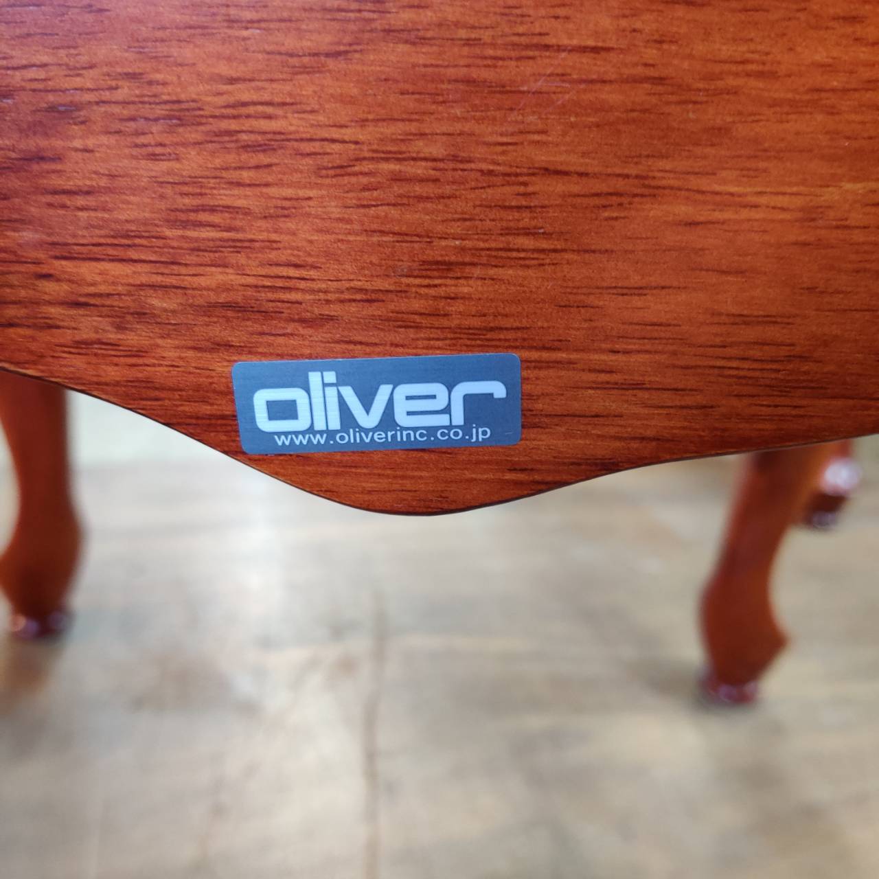 気品溢れる優雅な食卓｜Oliver（オリバー）のクラシック調ダイニング5 