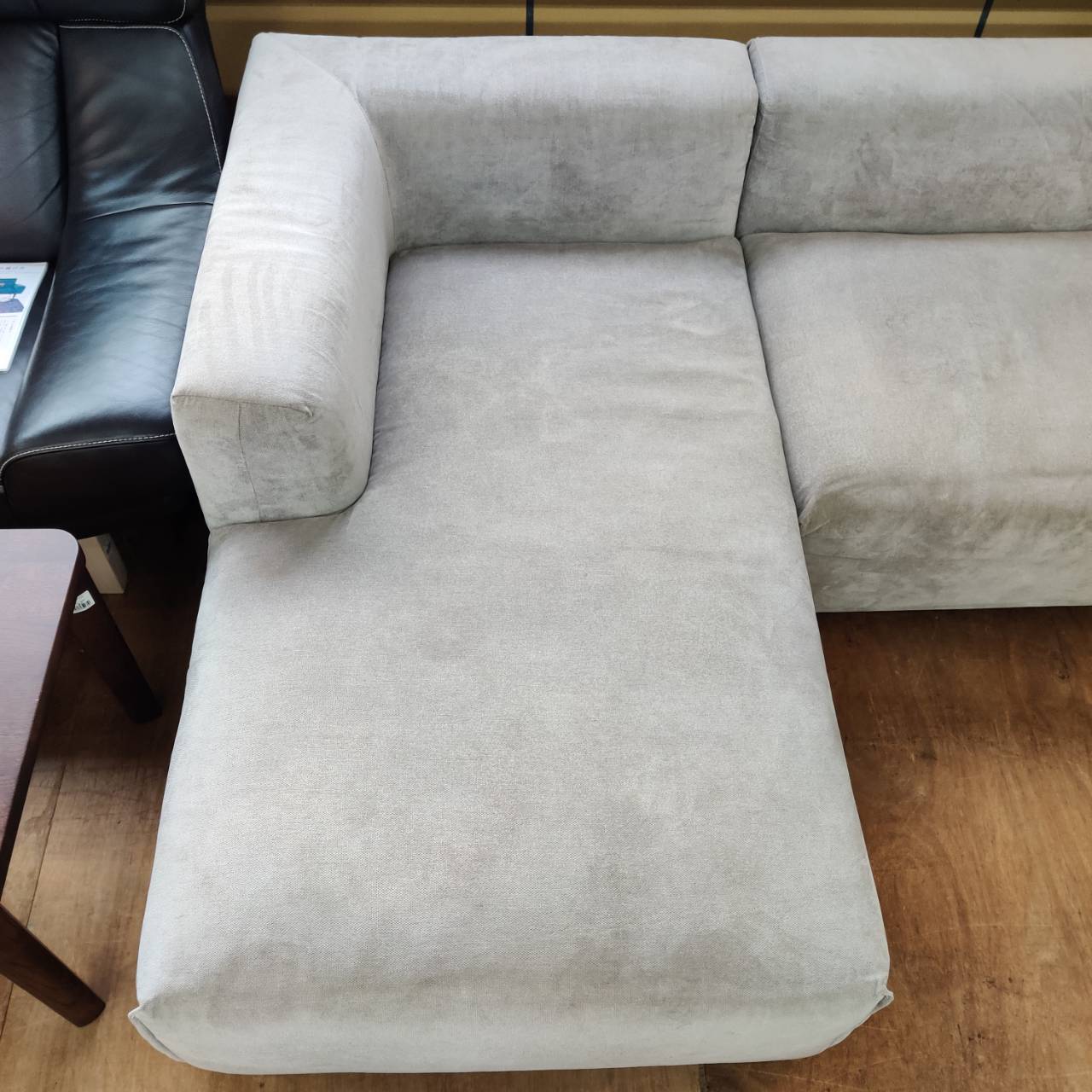 低重心スタイル｜Francfrancのメーネカウチソファが入荷！｜モダン 