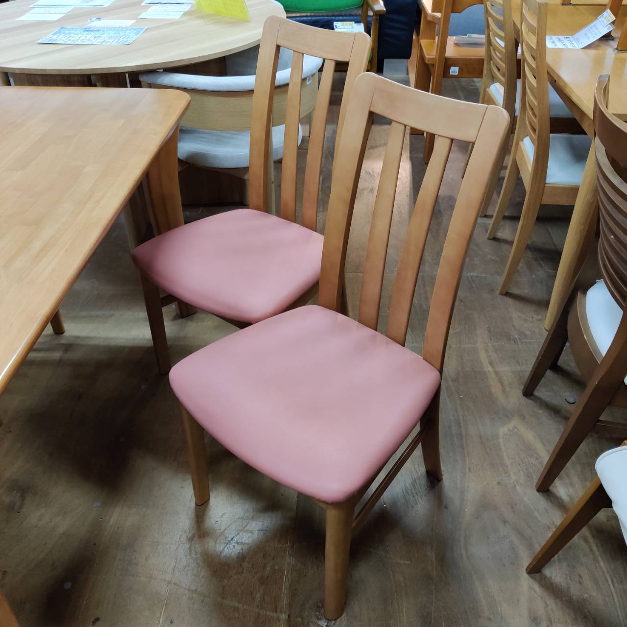 家族の時間が豊かになる｜カリモクのDirettoreダイニング5点セットが