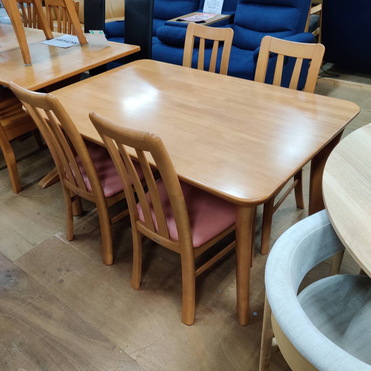 家族の時間が豊かになる｜カリモクのDirettoreダイニング5点セットが