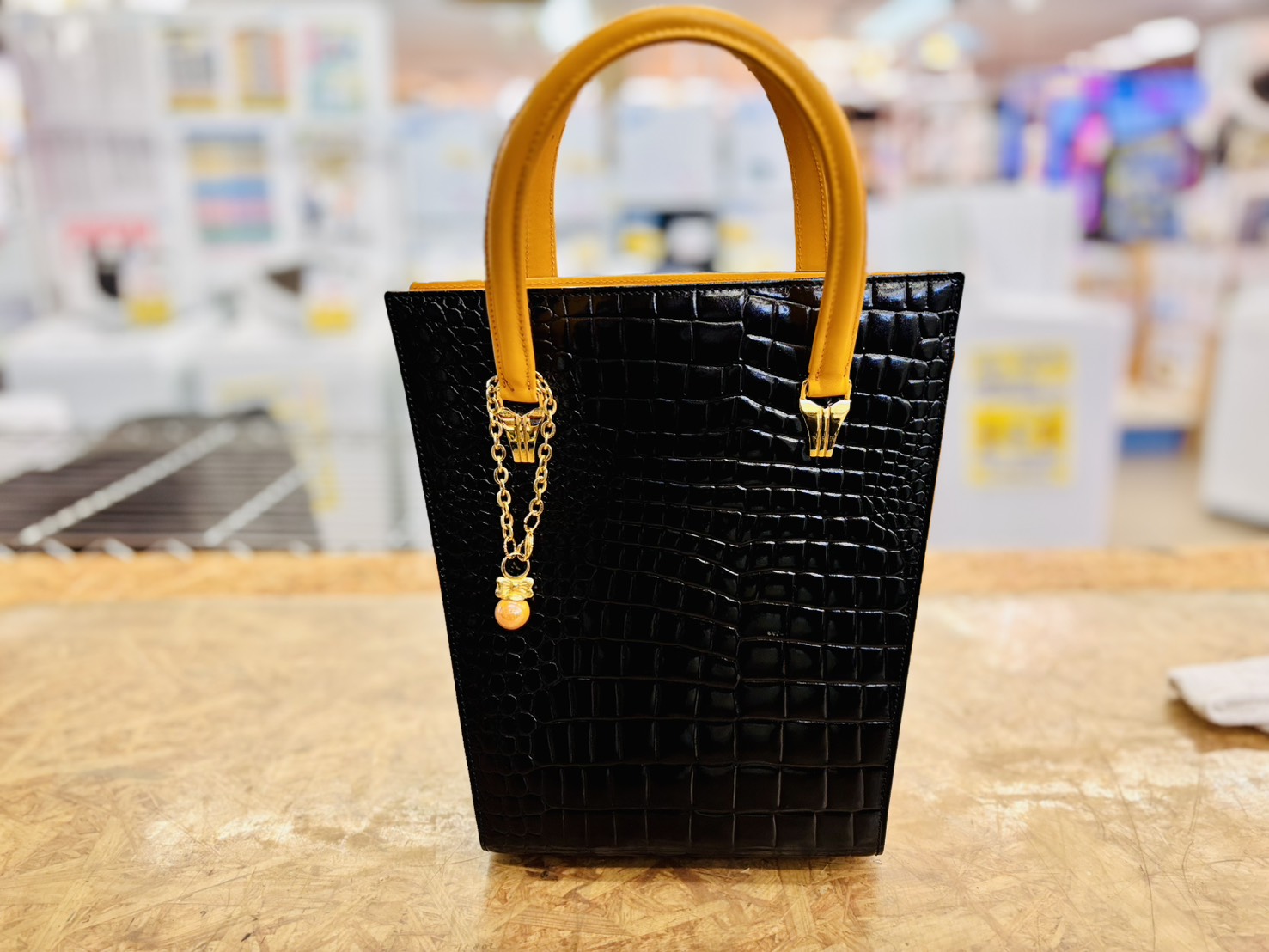 銀座マリークロコ型押しバッグ