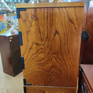 岩谷堂箪笥-欅造り-漆仕上げ-整理箪笥-3段7杯横長整理箪笥-牡丹-リボン金具-リユース-柏-愛品倶楽部