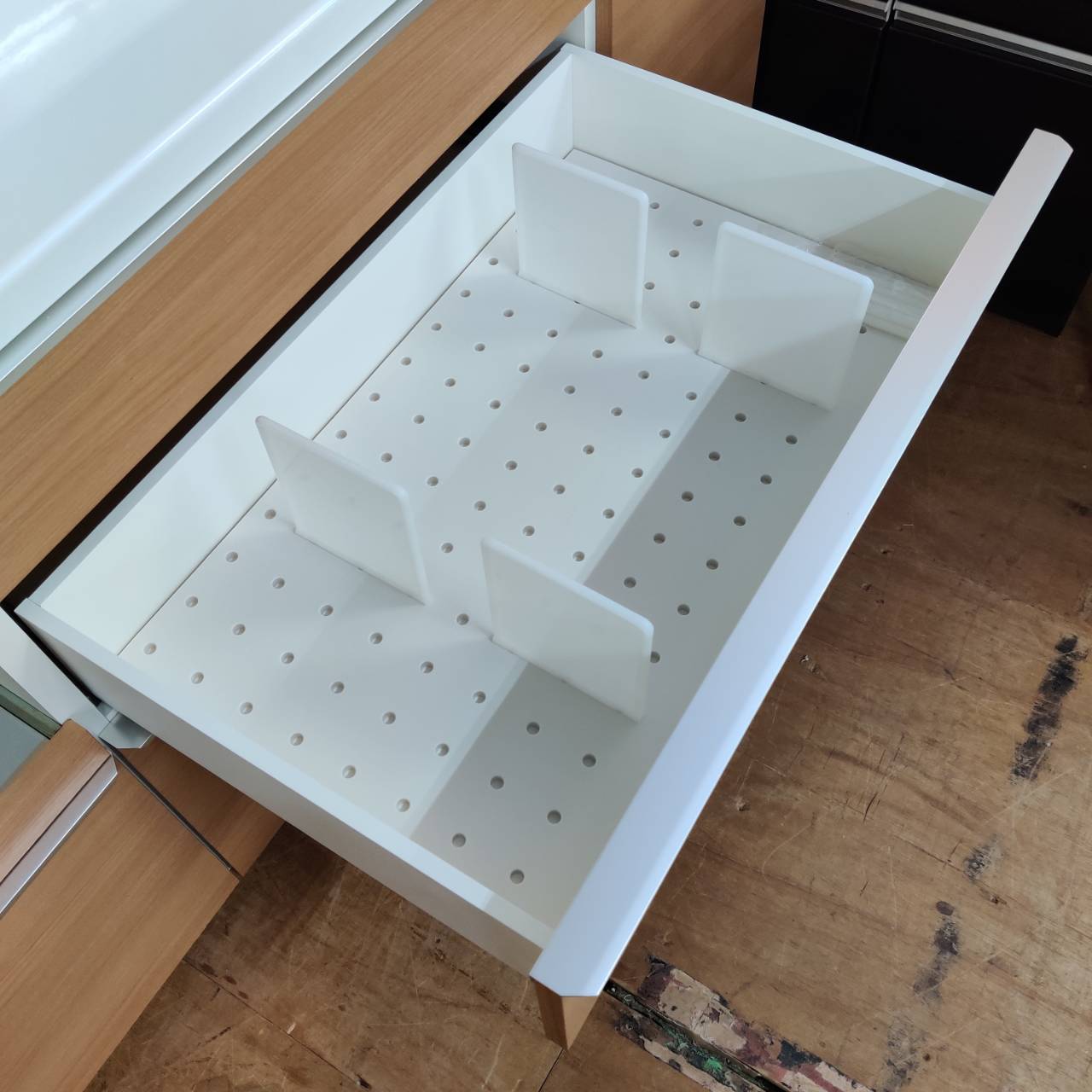 イーナ 3枚扉寄木柄キッチンボード CAVE【愛品倶楽部柏店】