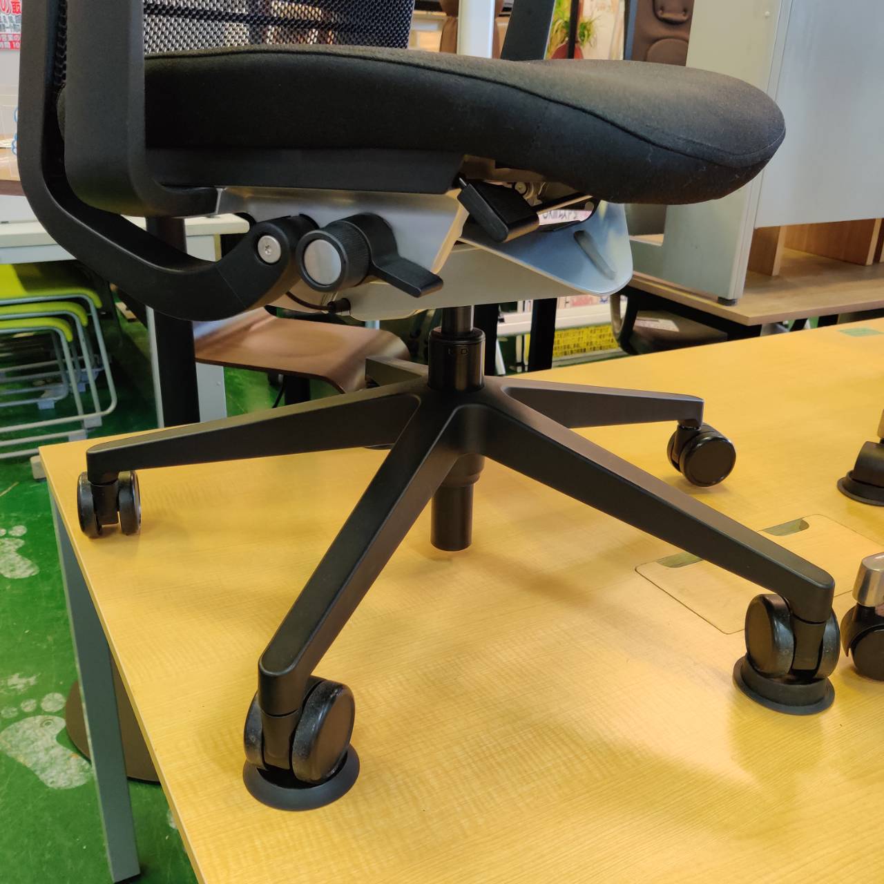 Steelcase(スチールケース) オフィスチェア Think(シンク)が入荷 