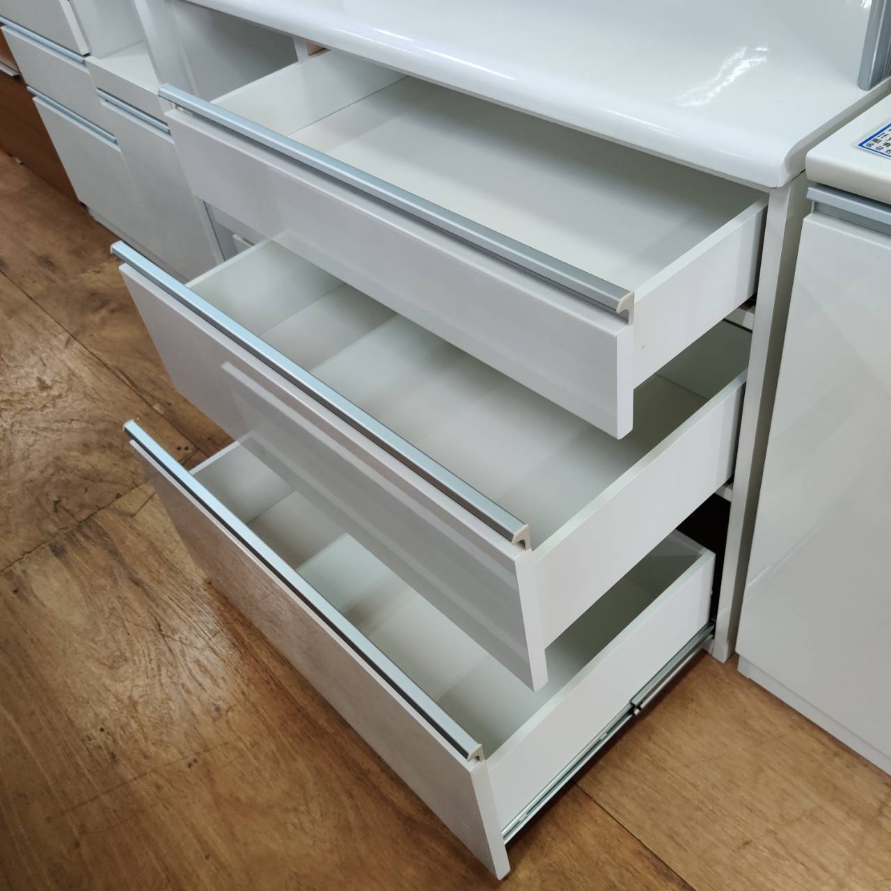 シギヤマ家具工業 2枚スライド扉キッチンボードが入荷！｜モイス加工 