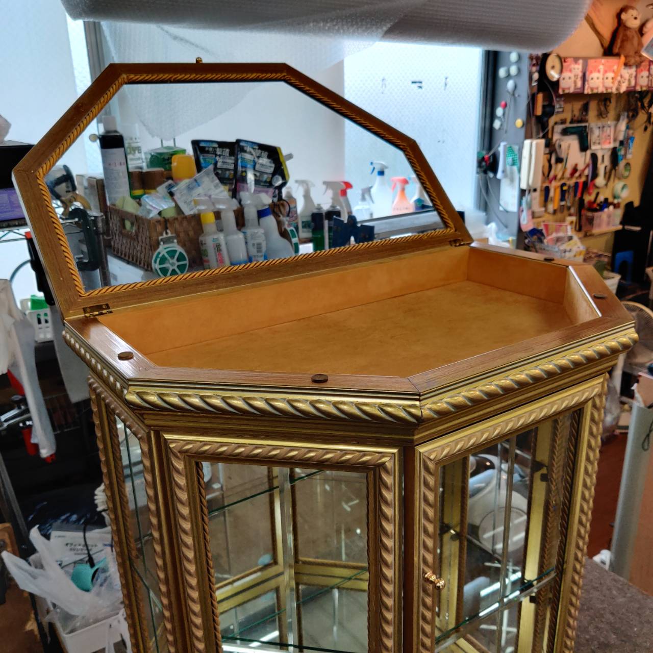ITALIA CORNICI (イタリア・コルニチ) ガラスキャビネットが入荷 