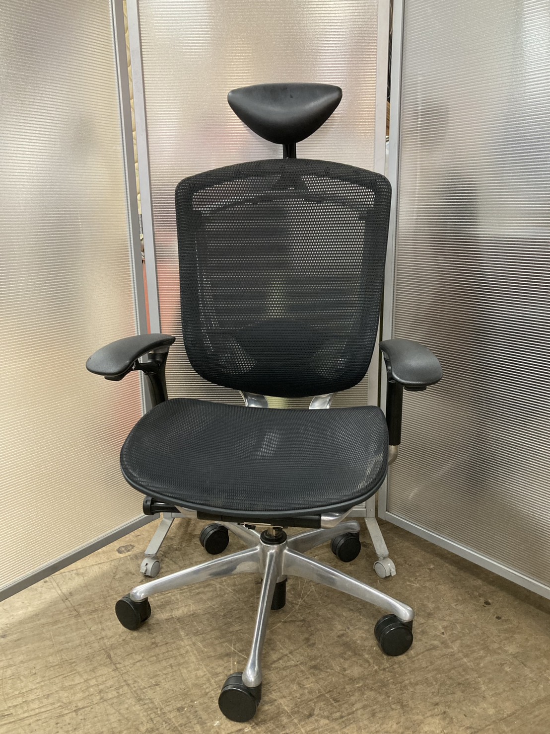 オカムラ製初代コンテッサCM51ABブラック色のオフィスチェア店頭買取品