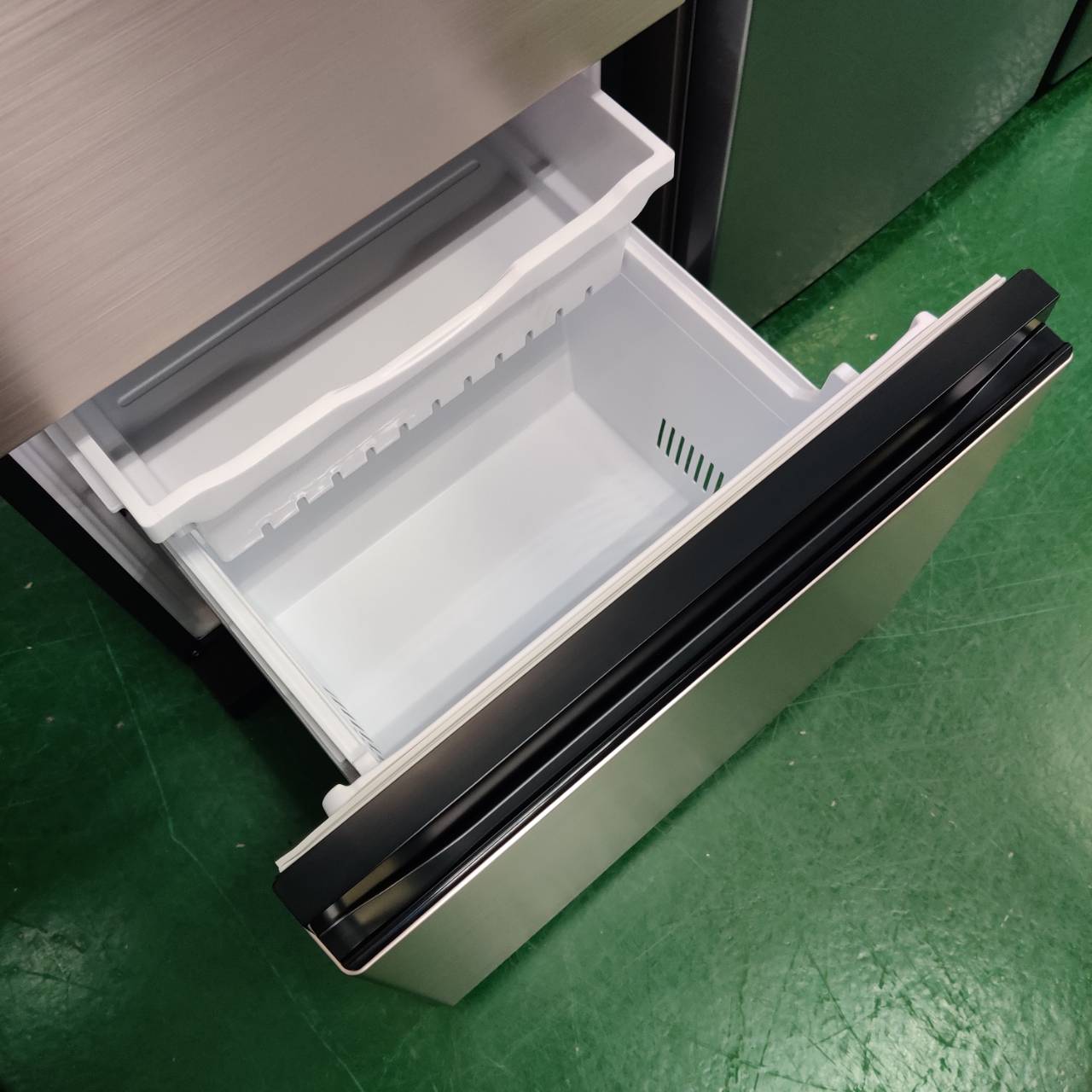 日立 HITACHI 265L 25年製 3ドア冷蔵庫 R-27V が入荷！｜インバーター 