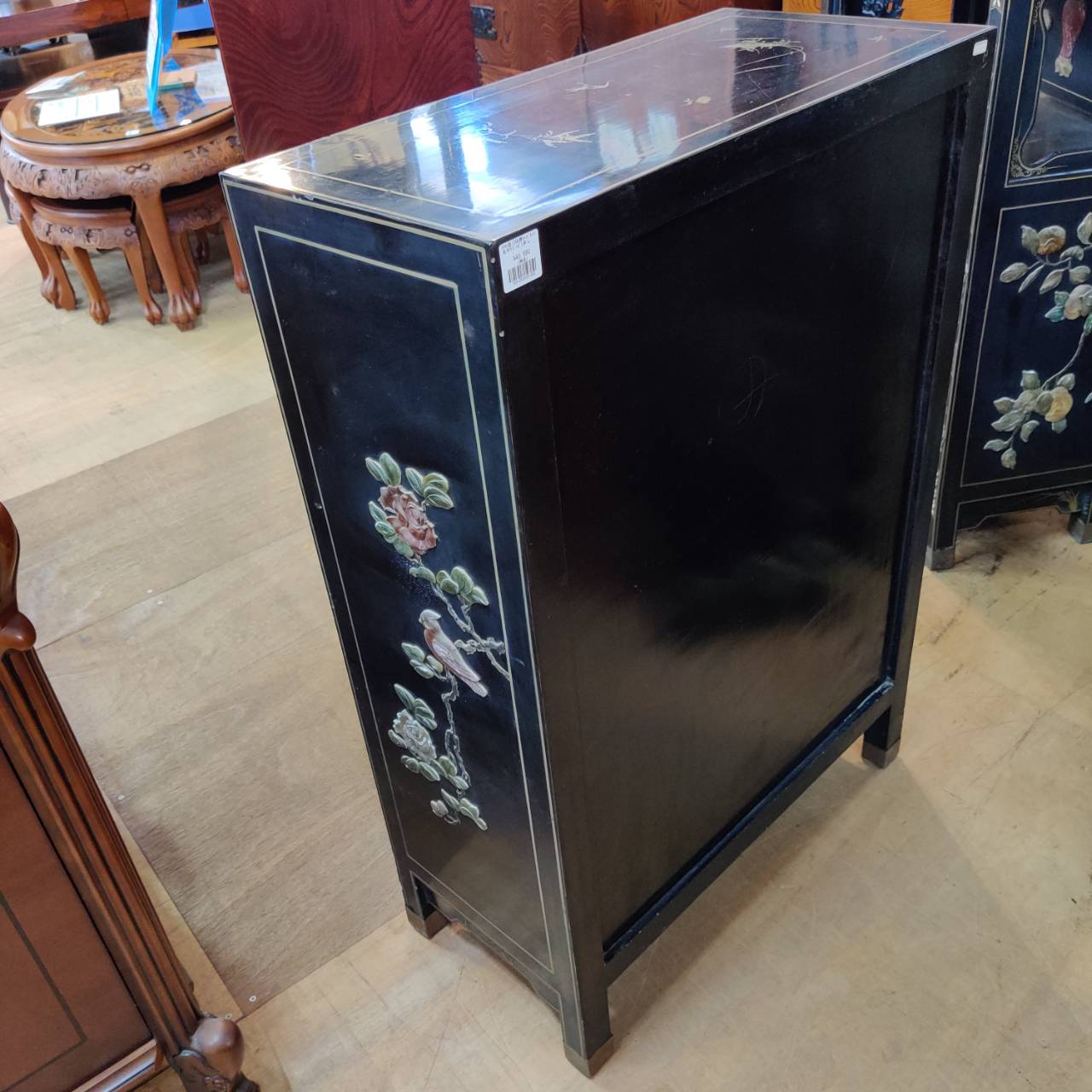 中国オールド家具 螺鈿＆象嵌細工 2枚観音開きキャビネットが入荷 