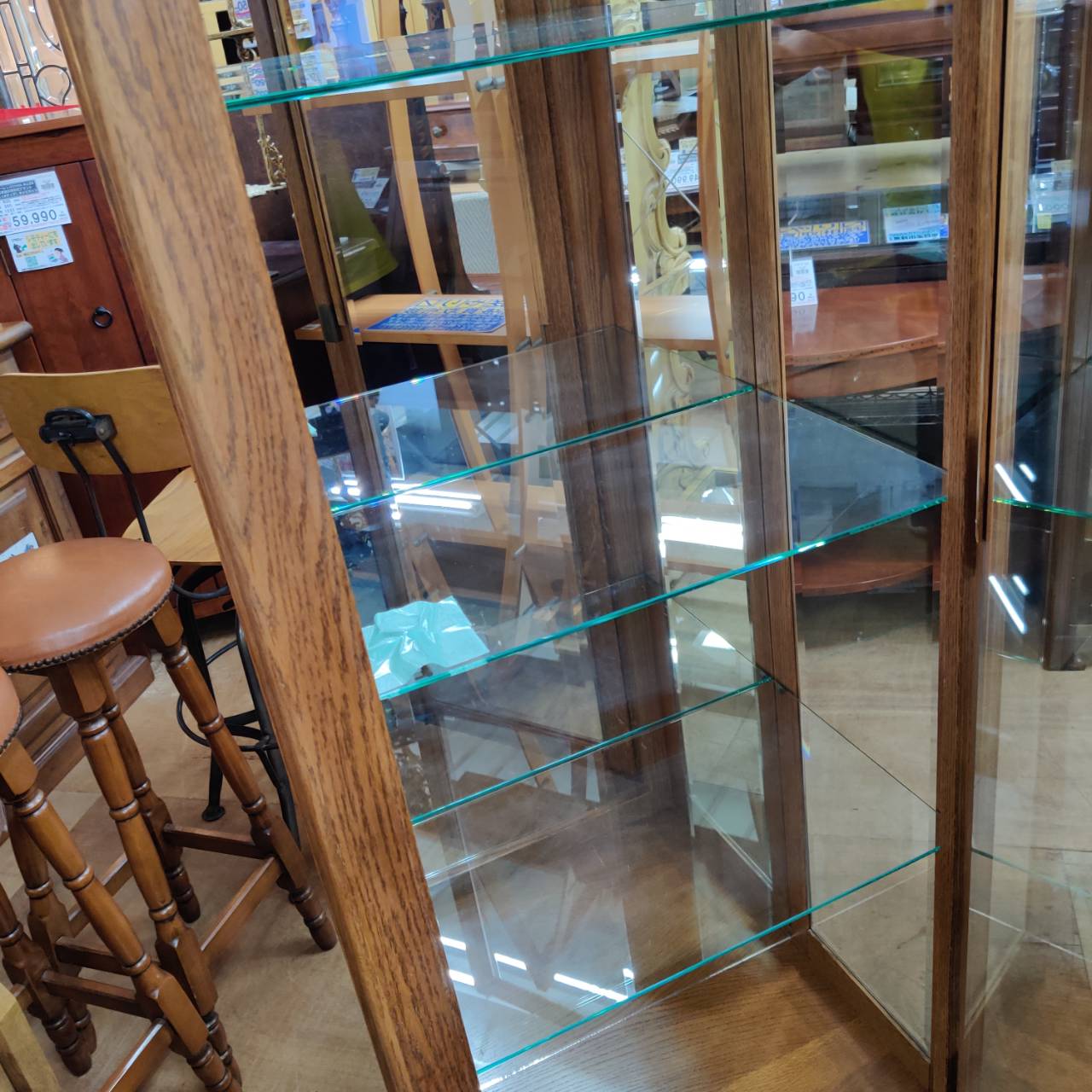 ミントジェンス Mintjens 飾り棚 CHOPIN が入荷！｜照明付きガラス