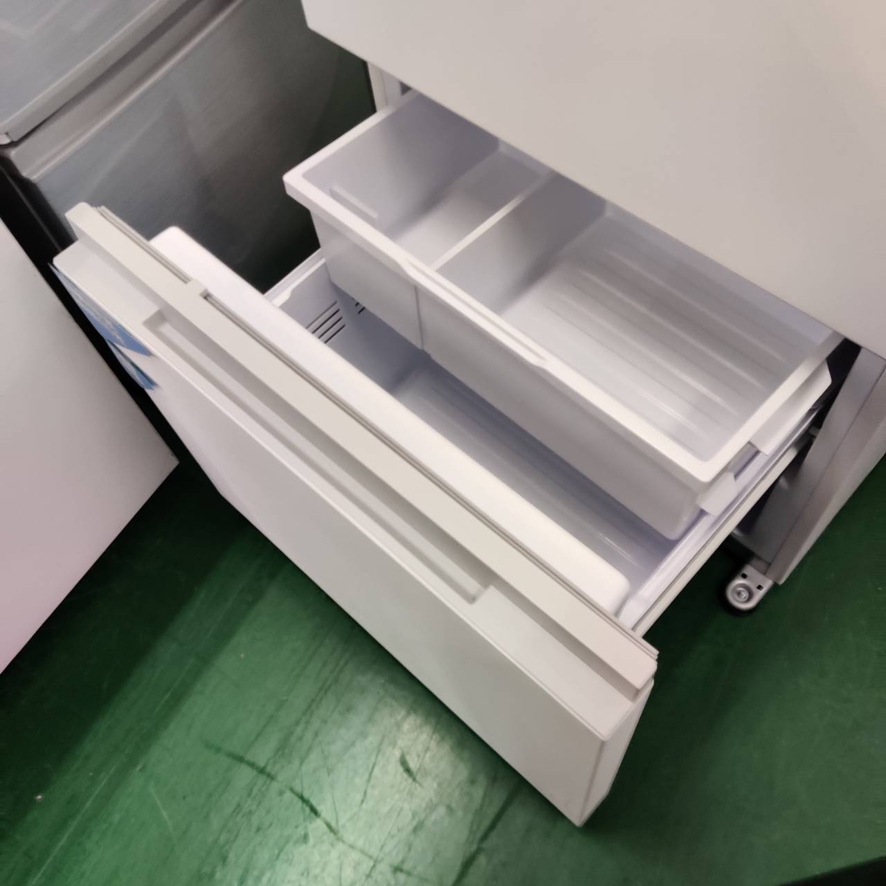 愛品倶楽部柏店】2段2列フラップ扉式収納 ありそうで