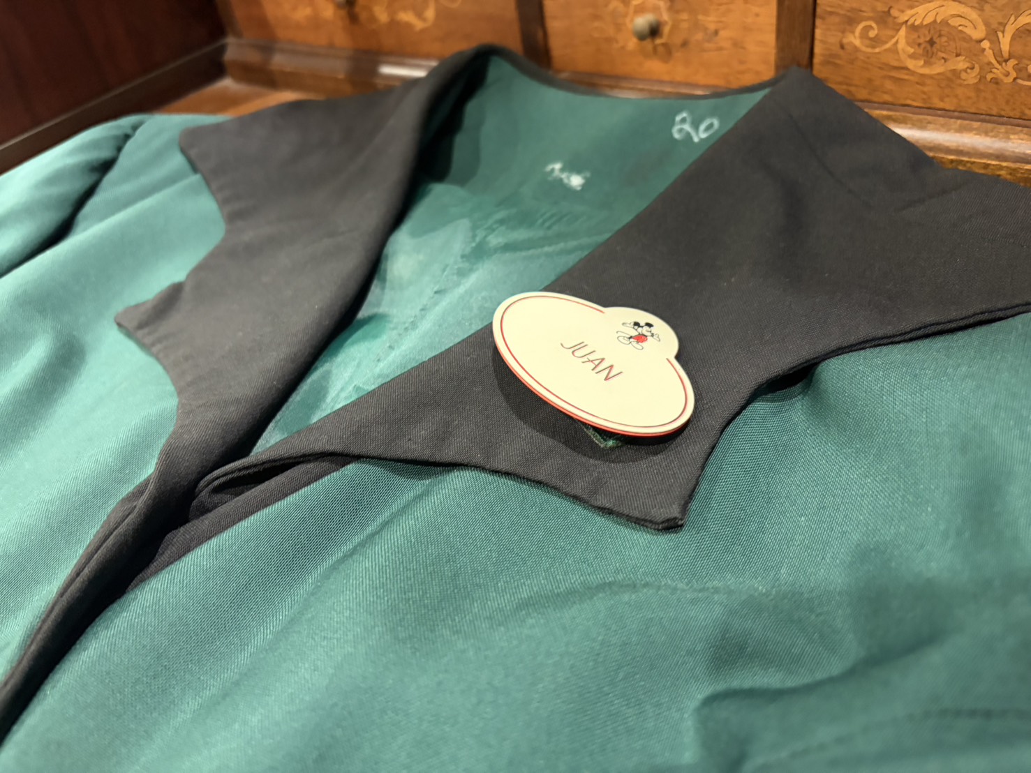 ディズニーキャスト衣装, ホーンテッドマンション制服, WDWキャストユニフォーム, ディズニー非売品, Haunted Mansion Cast Costume, ディズニーヴィンテージ, 愛品館市原店