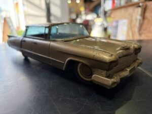 愛品館市原店で買取した萬代屋1960年型キャデラックブリキ製フリクションカー