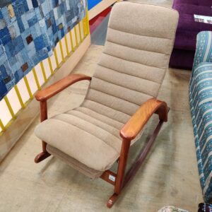 松田産業（マツダ）-ロッキングチェア-収納式フットレスト付き-リユース-柏-愛品倶楽部