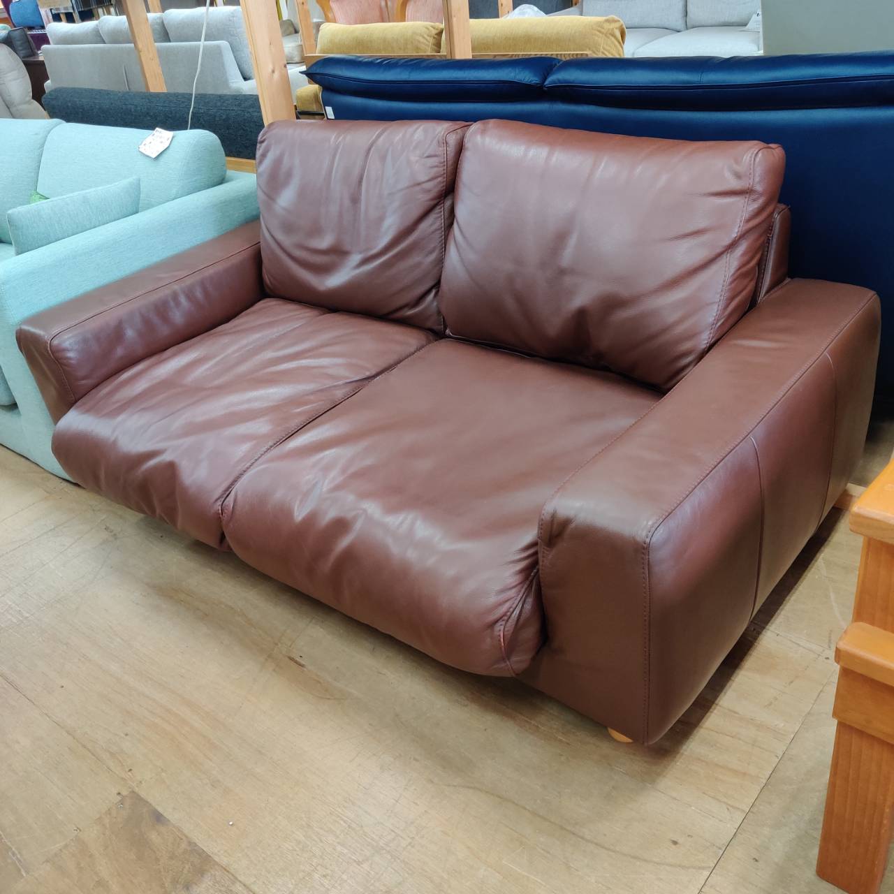無印良品 MUJI 2人掛け本革ソファ が入荷！｜フェザー・ポケットコイル 