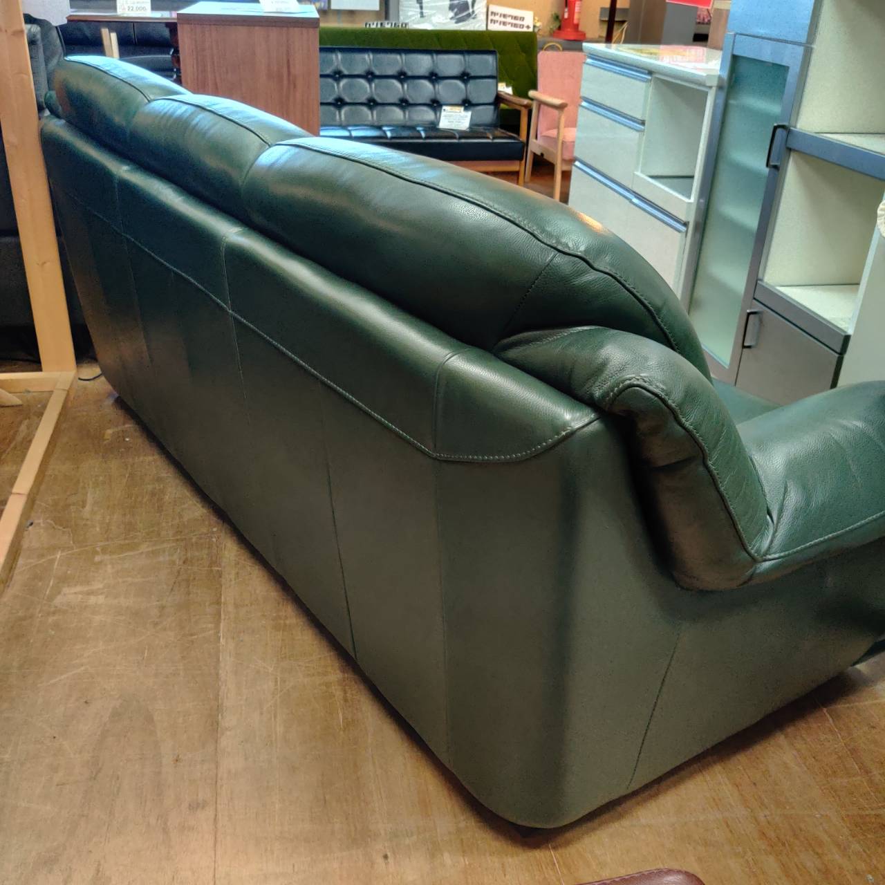 IDC大塚家具 総本革 3人掛けソファ オースチン が入荷！｜グリーン 