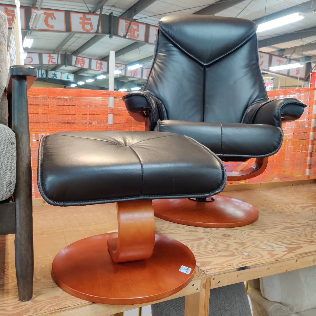 関家具 リクライナーソファ レジーナが入荷！｜本革仕様｜オットマン付