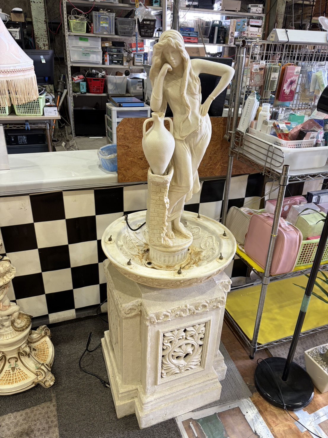 愛品館市原店で買取した西洋アンティーク風女神像ガーデンファウンテン