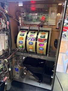 愛品館市原店で買取したアインズウールゴウン絶対支配者降臨スロット実機