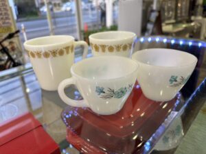 愛品館市原店で買取したファイヤーキングとパイレックスの食器