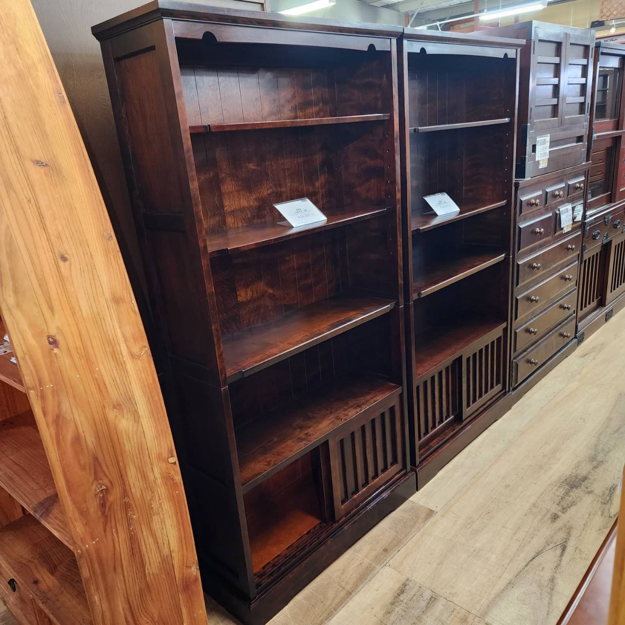 北海道民芸家具 本棚 が入荷！｜廃番モデル｜上部はオープン棚｜下部は